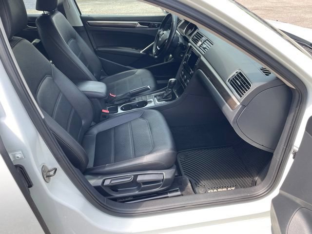 Used 2016 Volkswagen Passat 1.8T SE w/ Lighting Package (P06) FWD image 12
