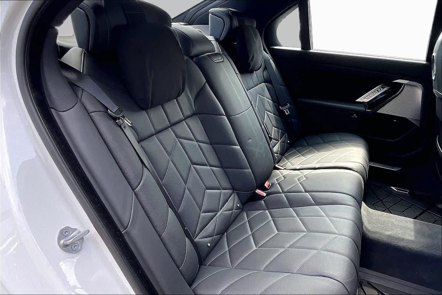Used 2024 BMW i7 eDrive50 RWD image 19