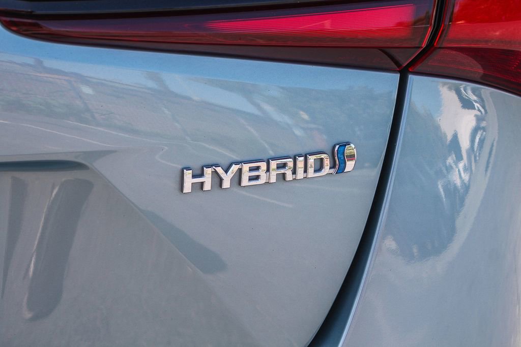 Used 2022 Toyota Prius LE image 12