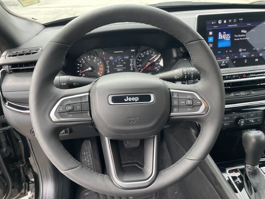 Used 2026 Jeep Compass Limited AWD/4WD image 16