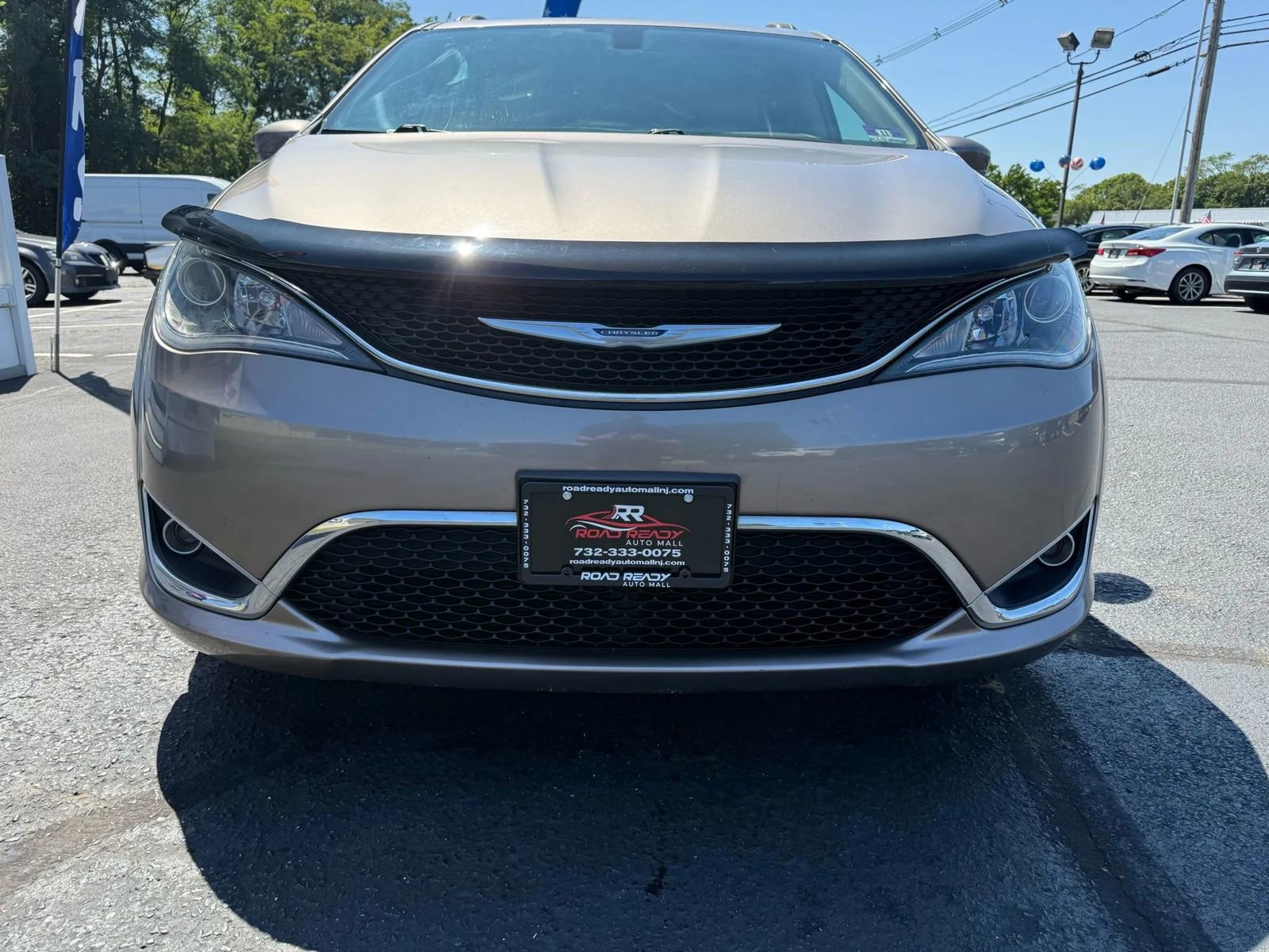 Used 2017 Chrysler Pacifica Touring-L image 3