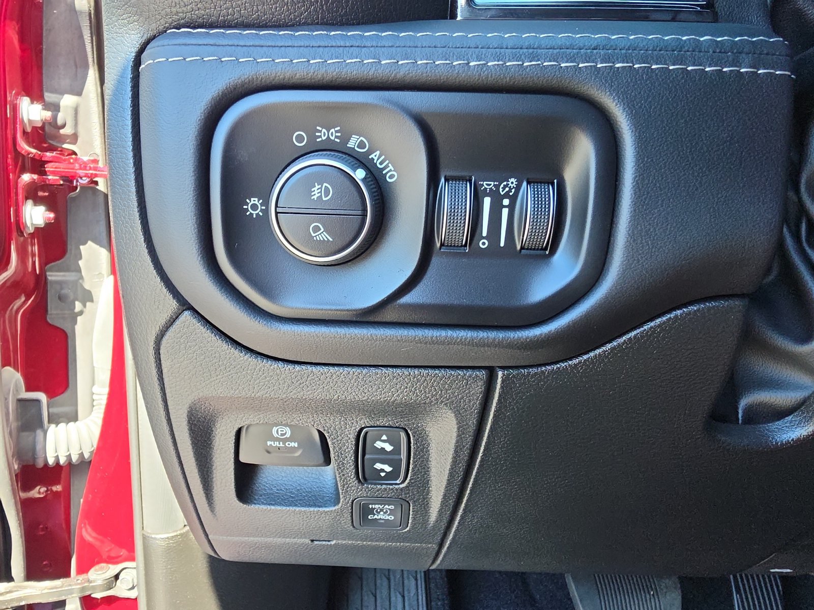Used 2025 RAM 1500 Limited AWD/4WD image 25