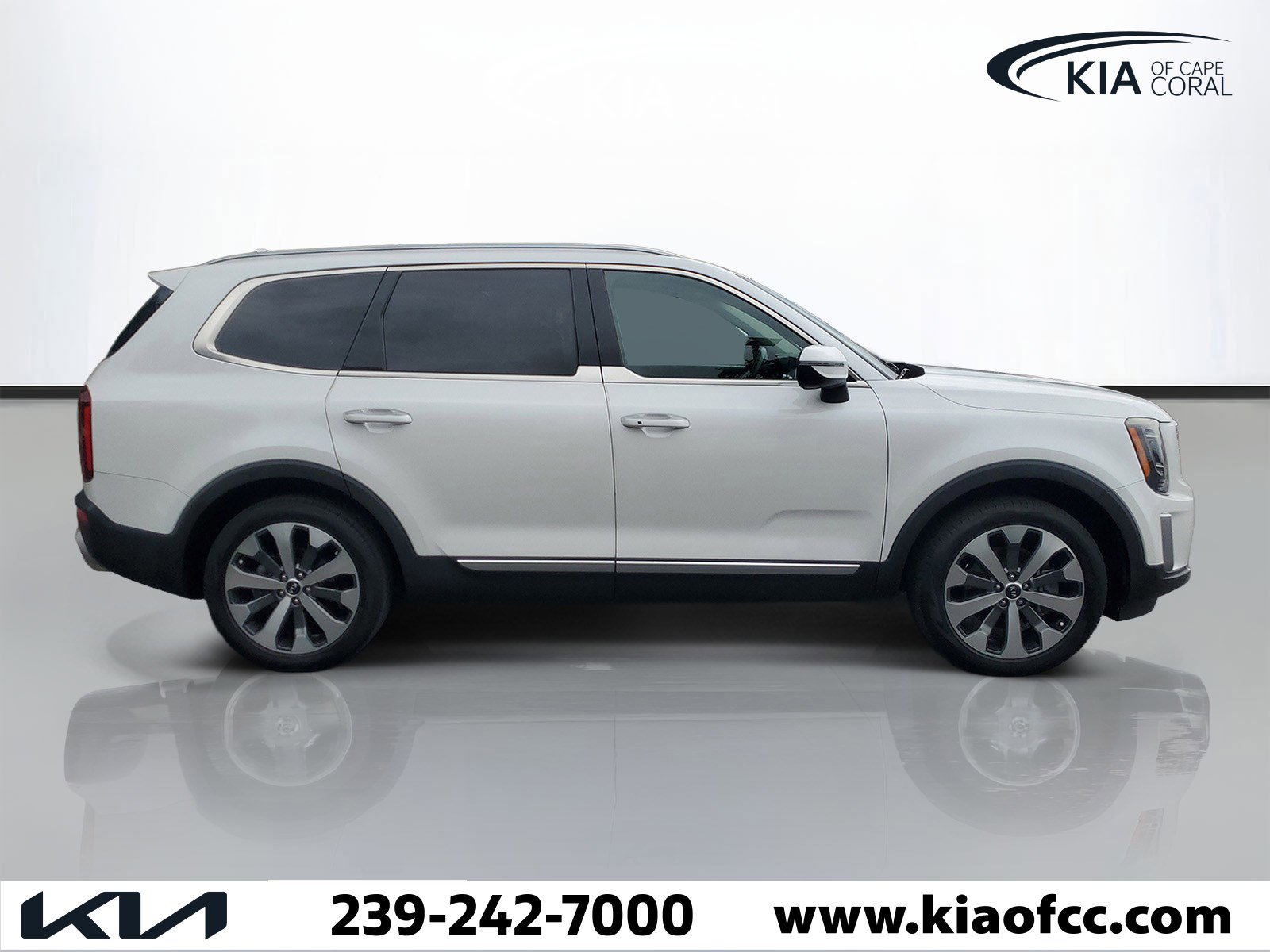 Used 2020 Kia Telluride S w/ S 8 Passenger Seating Package FWD image 3