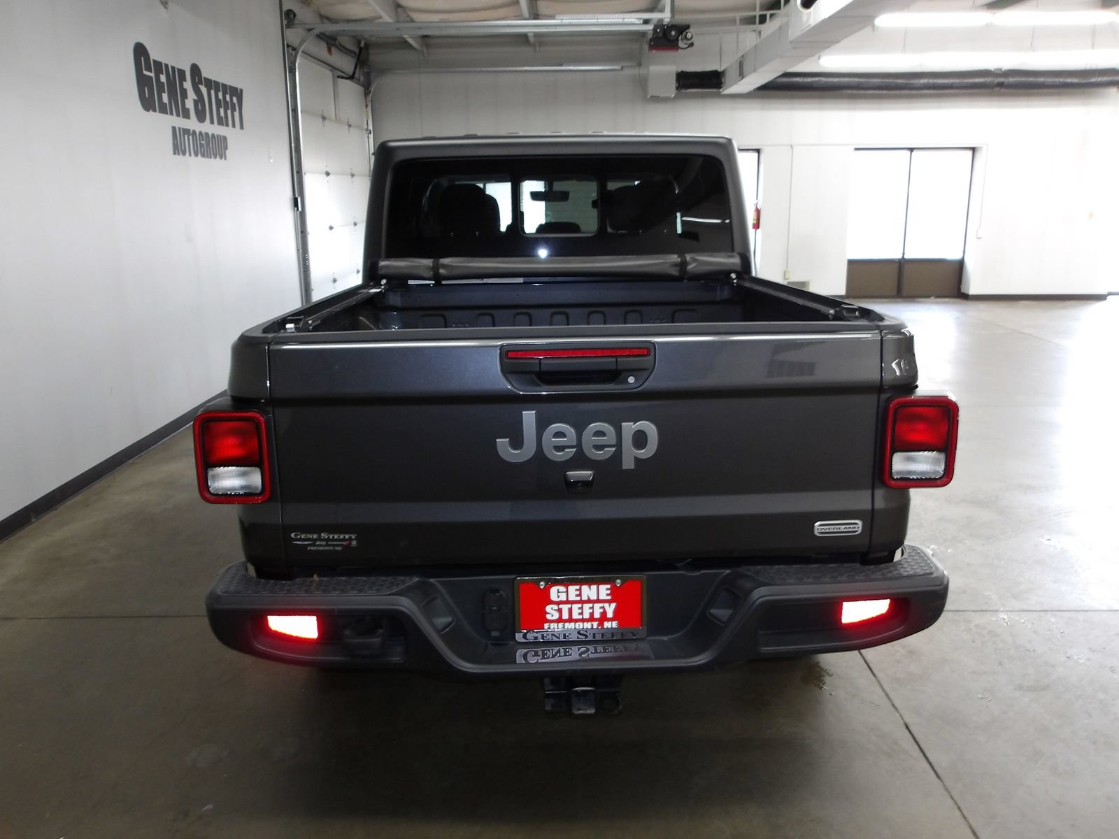 Used 2022 Jeep Gladiator Overland w/ Cold Weather Group AWD/4WD image 7