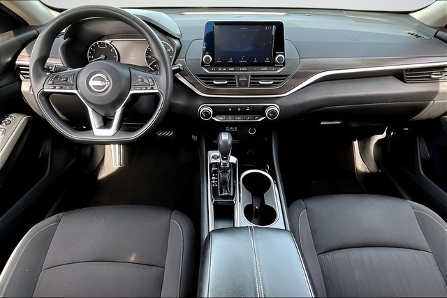 Used 2024 Nissan Altima 2.5 SV FWD image 7