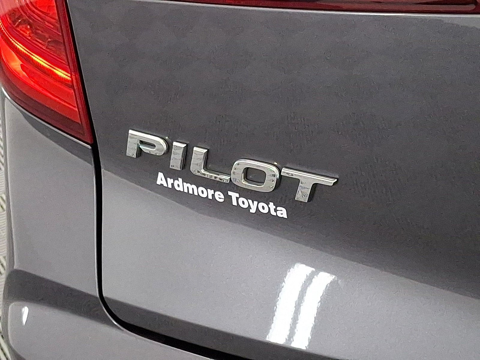 Used 2018 Honda Pilot Touring image 24