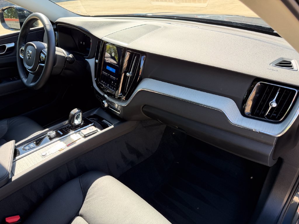 Certified 2025 Volvo XC60 B5 Plus w/ Protection Package Premier AWD/4WD image 25