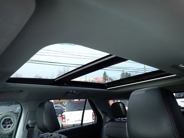 Certified 2022 Ford Explorer Limited w/ Equipment Group 301A image 24