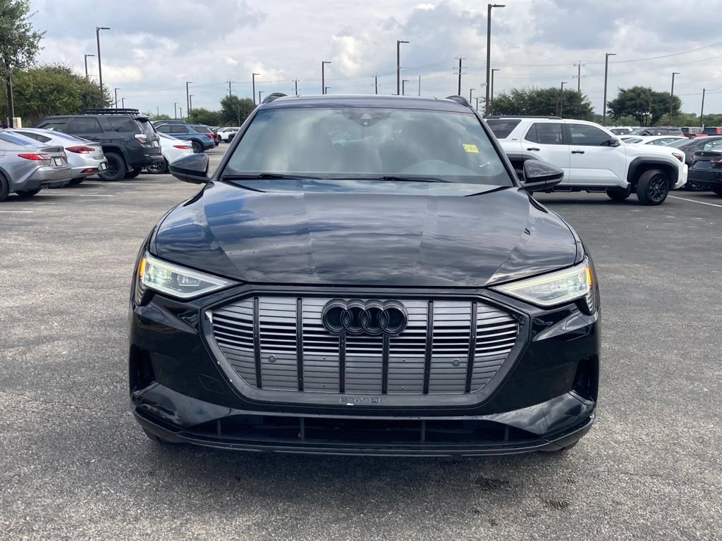 Used 2022 Audi e-tron Premium AWD/4WD image 2
