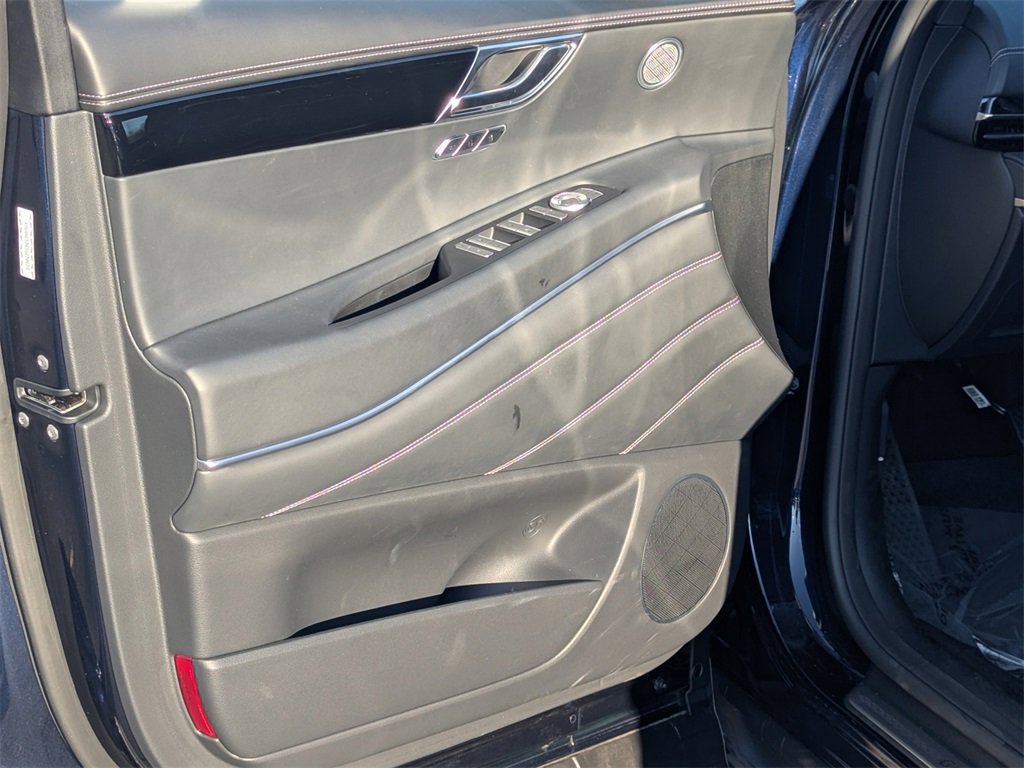 Used 2025 Genesis GV80 2.5T image 10