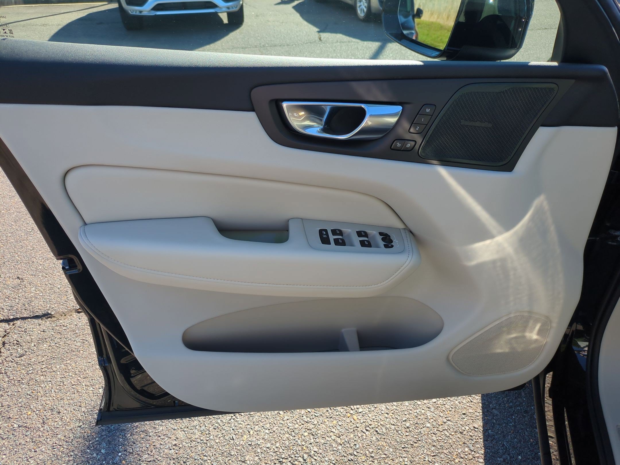 Used 2022 Volvo XC60 B5 Inscription w/ Advanced Package AWD/4WD image 12