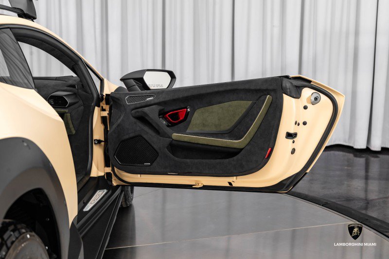 Used 2024 Lamborghini Huracan Sterrato image 46