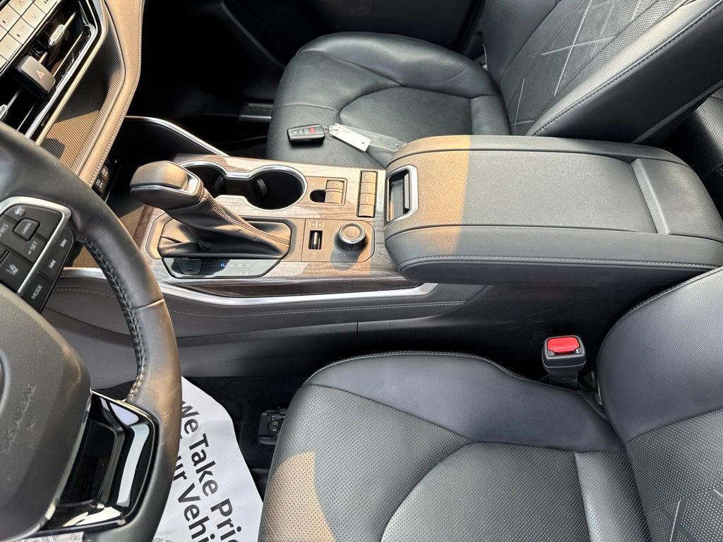 Used 2021 Toyota Highlander Platinum AWD/4WD image 30