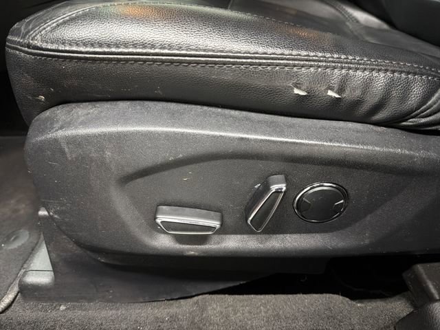 Used 2016 Ford Explorer XLT w/ Equipment Group 202A image 25