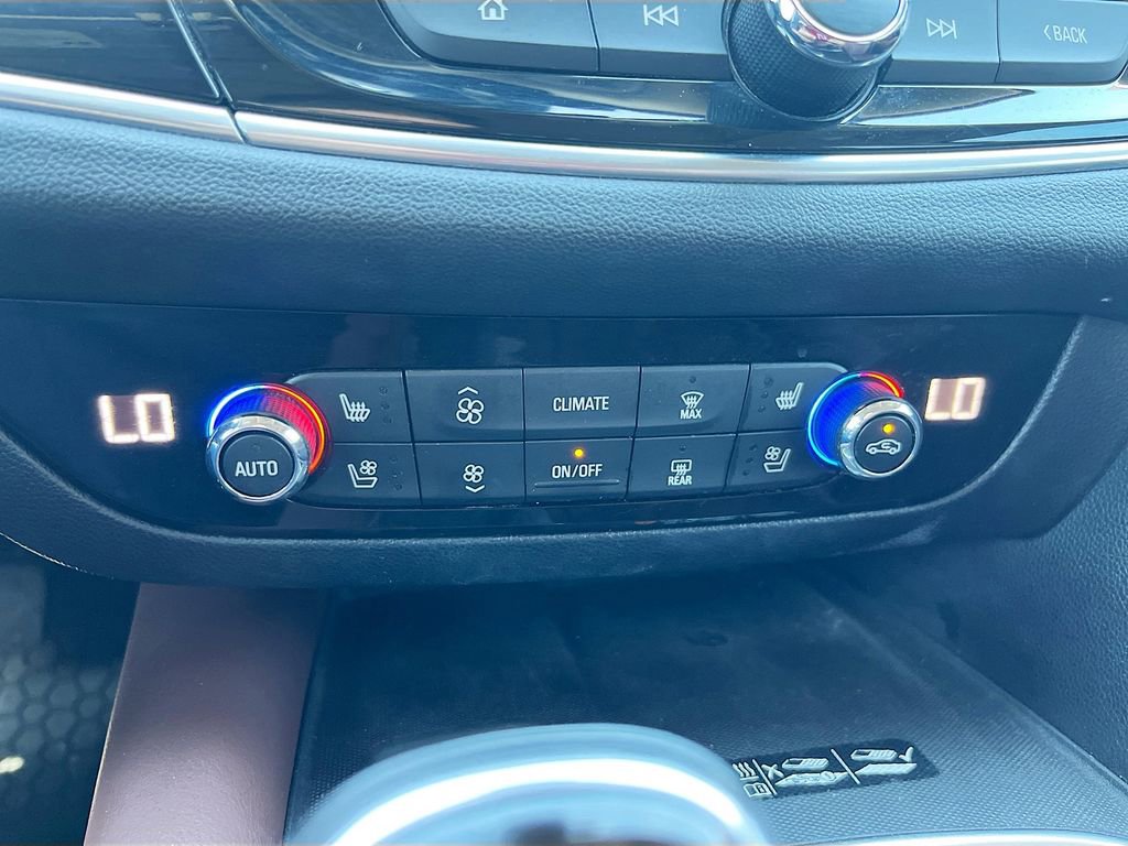 Used 2020 Buick Enclave Avenir w/ Avenir Technology Package FWD image 16
