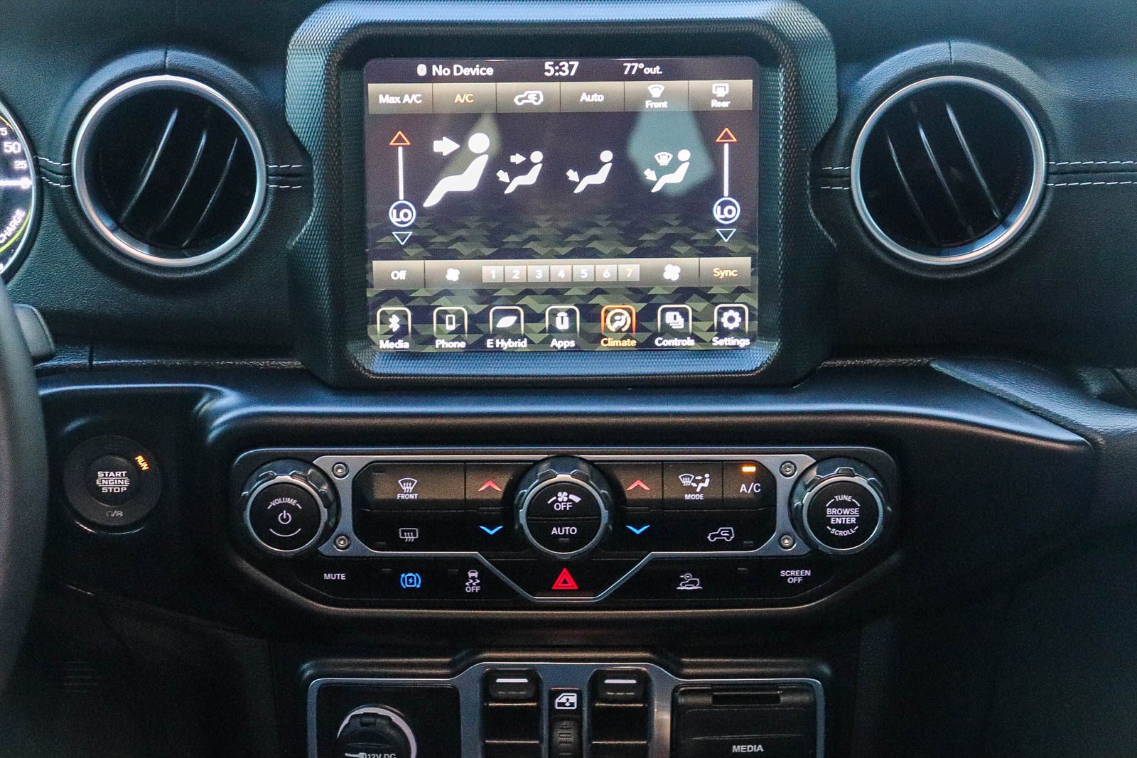 Used 2022 Jeep Wrangler Unlimited Sahara image 14