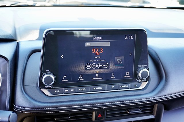 Used 2025 Nissan Rogue S AWD/4WD image 35
