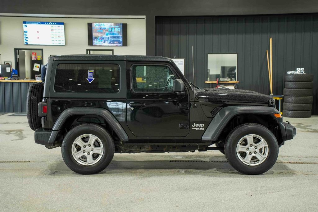 Used 2020 Jeep Wrangler Sport AWD/4WD image 4