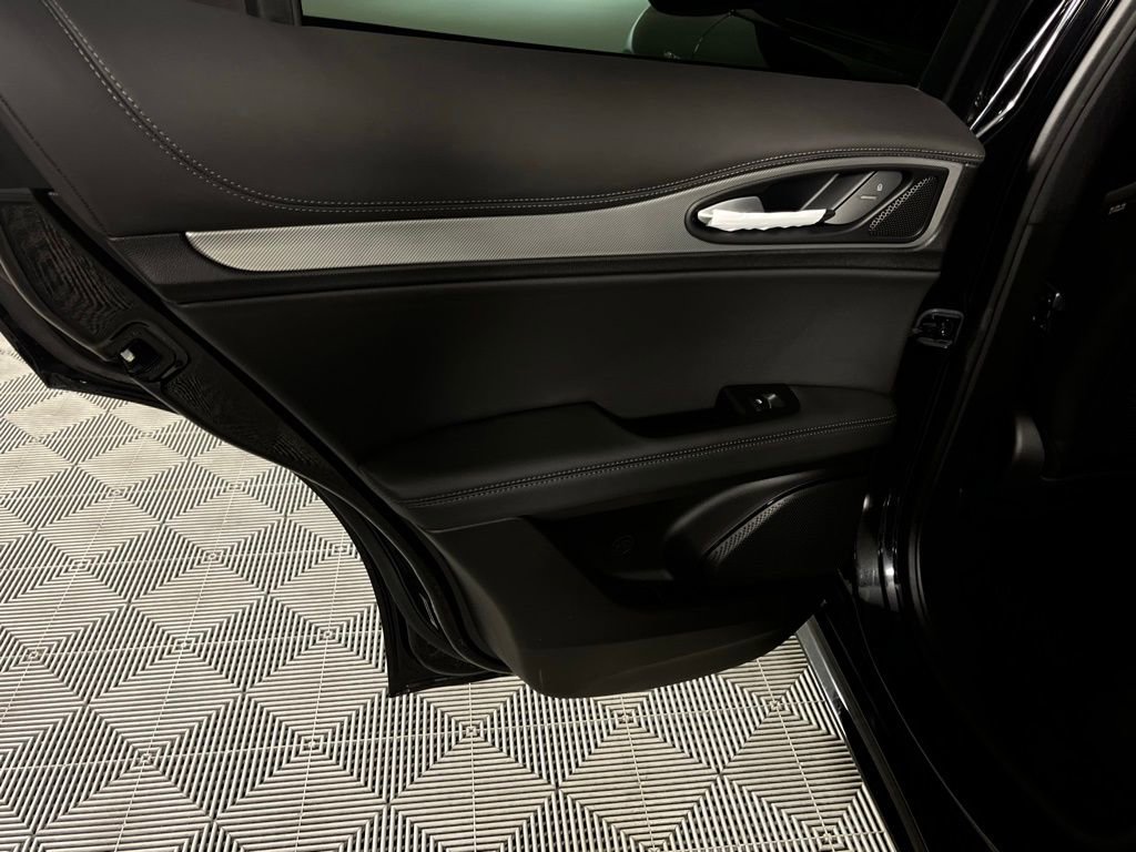 Used 2024 Alfa Romeo Stelvio Veloce image 29