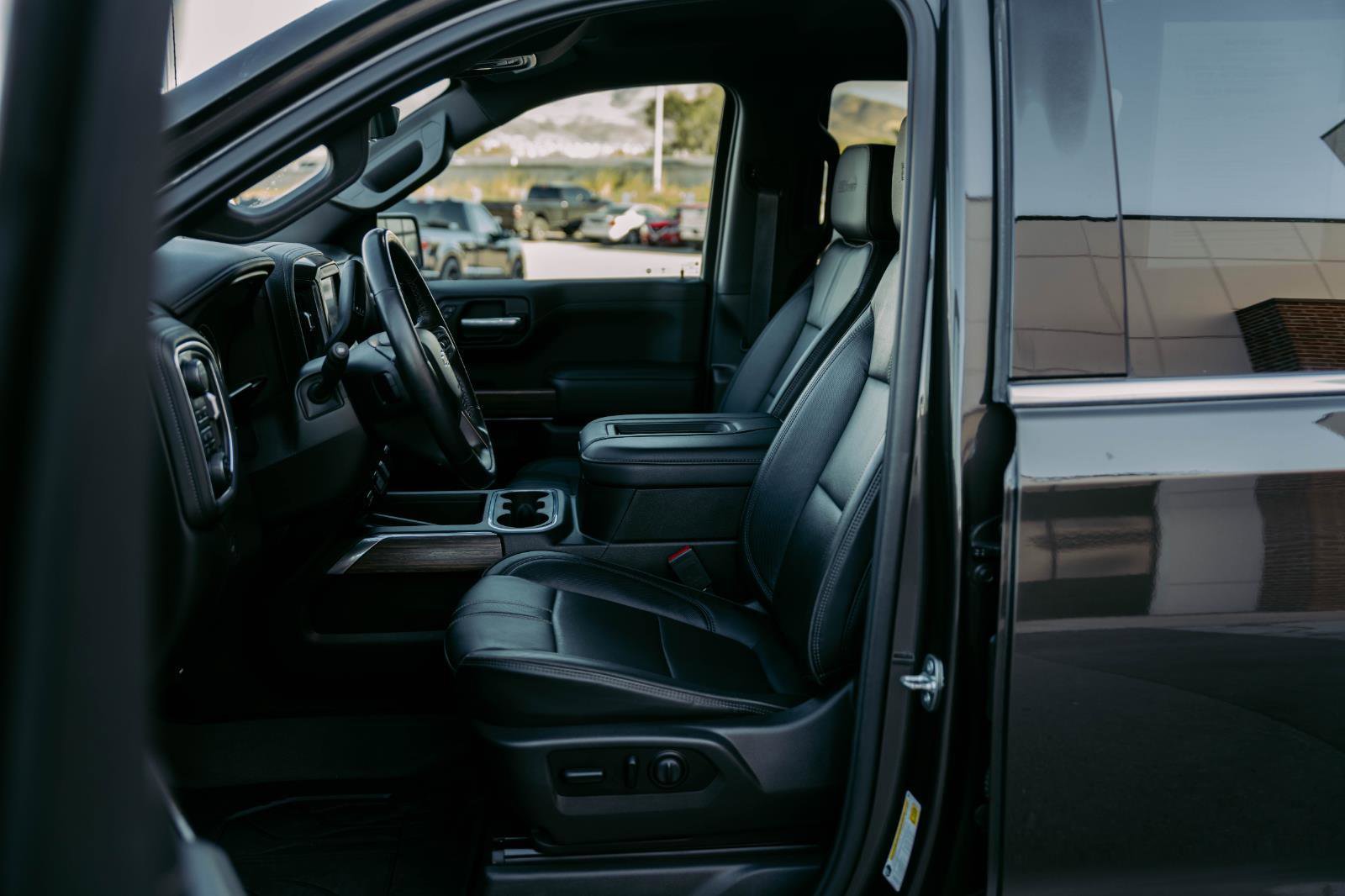 Used 2021 Chevrolet Silverado 1500 High Country w/ Technology Package image 17