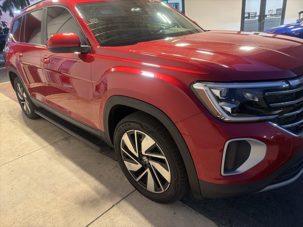 Used 2024 Volkswagen Atlas SE w/ Panoramic Sunroof Package image 3
