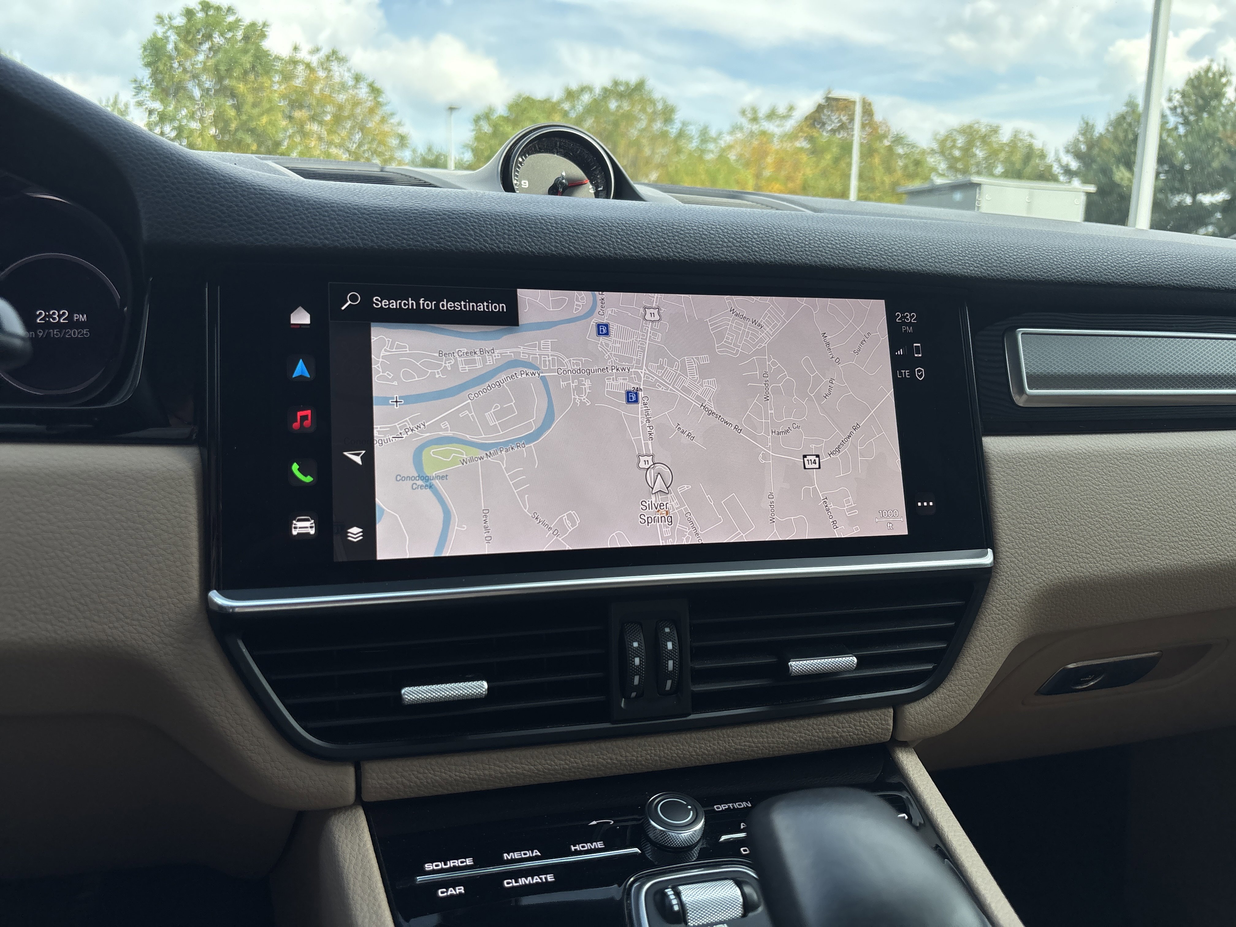 Certified 2022 Porsche Cayenne Platinum Edition image 18