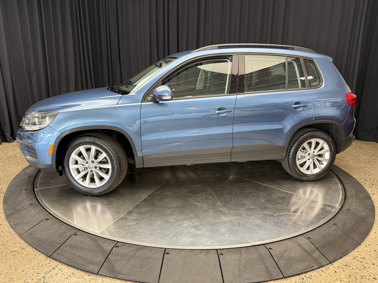 Used 2018 Volkswagen Tiguan Limited w/ Premium Package AWD/4WD image 5