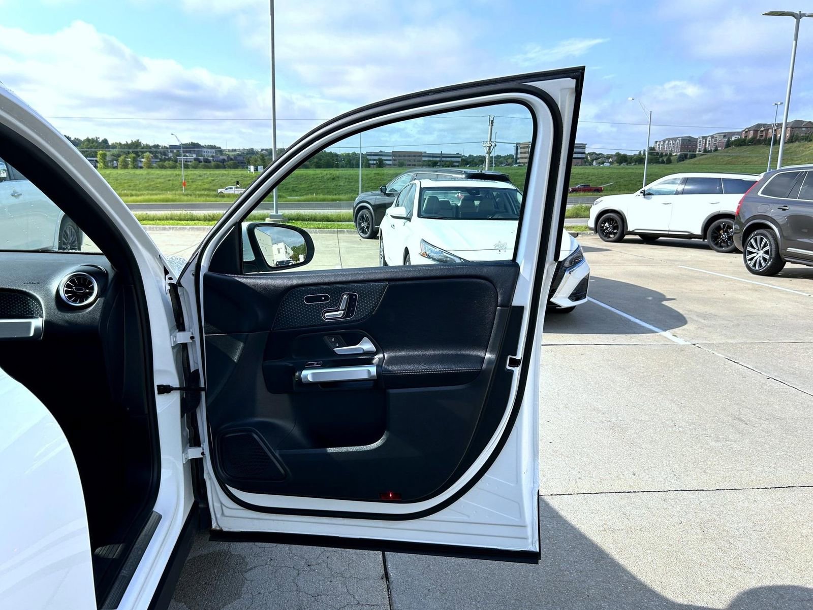 Used 2024 Mercedes-Benz GLB 250 image 17