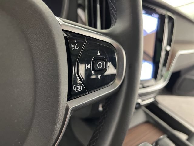 Used 2025 Volvo V60 B5 Cross Country Plus AWD/4WD image 22