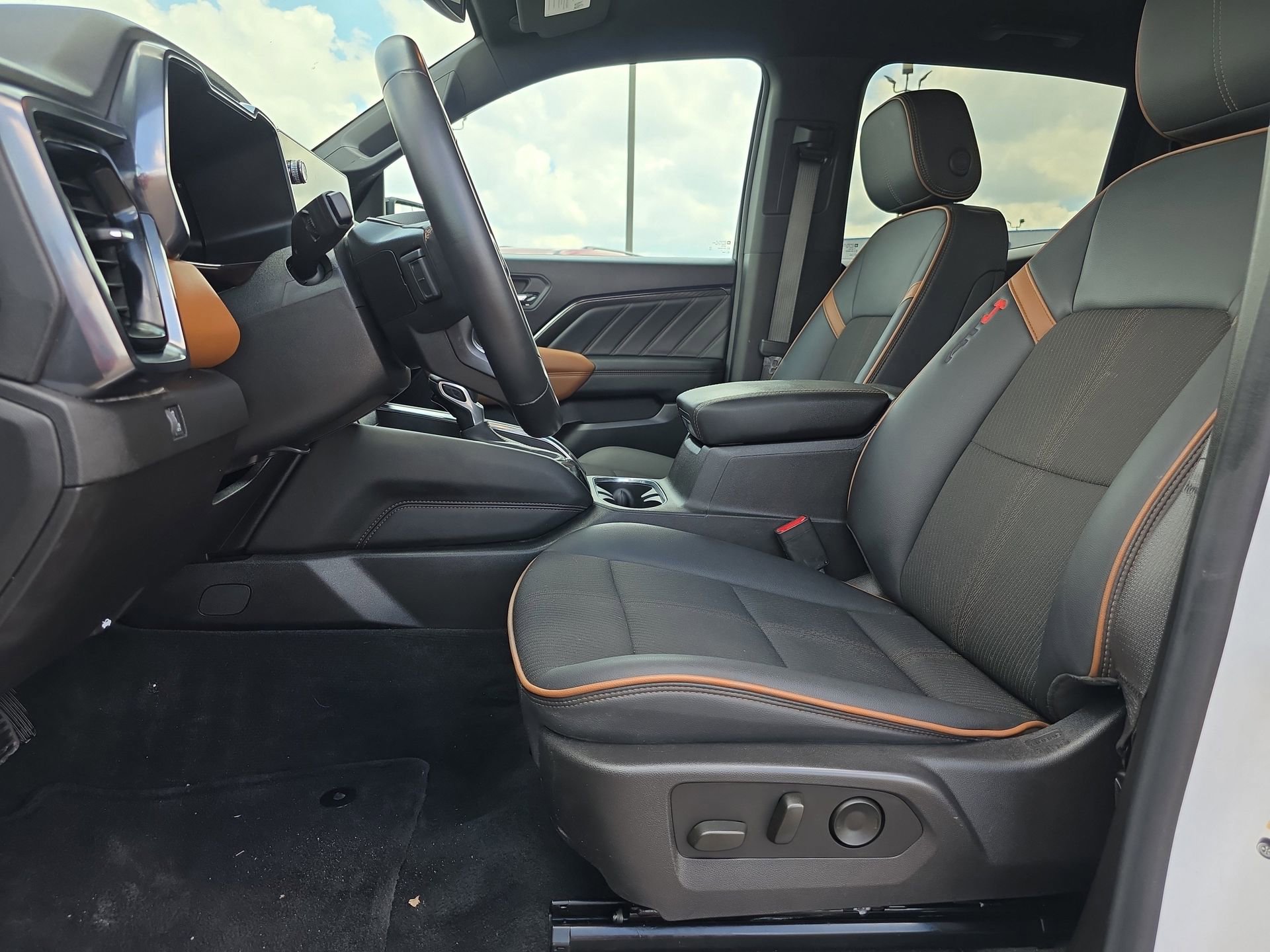 Used 2024 GMC Canyon AT4 AWD/4WD image 10