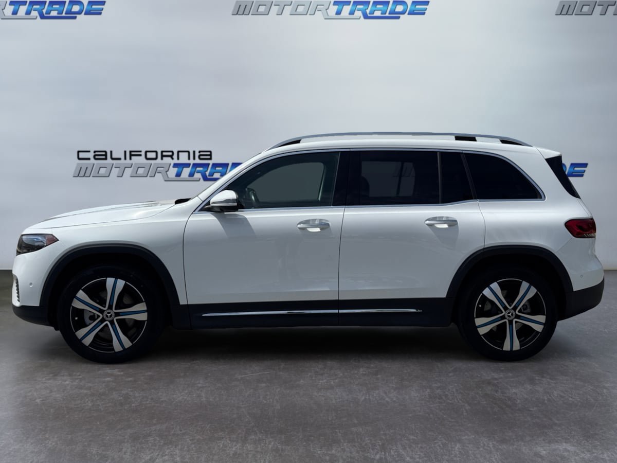 Used 2023 Mercedes-Benz EQB 300 4MATIC w/ Pinnacle Package image 8