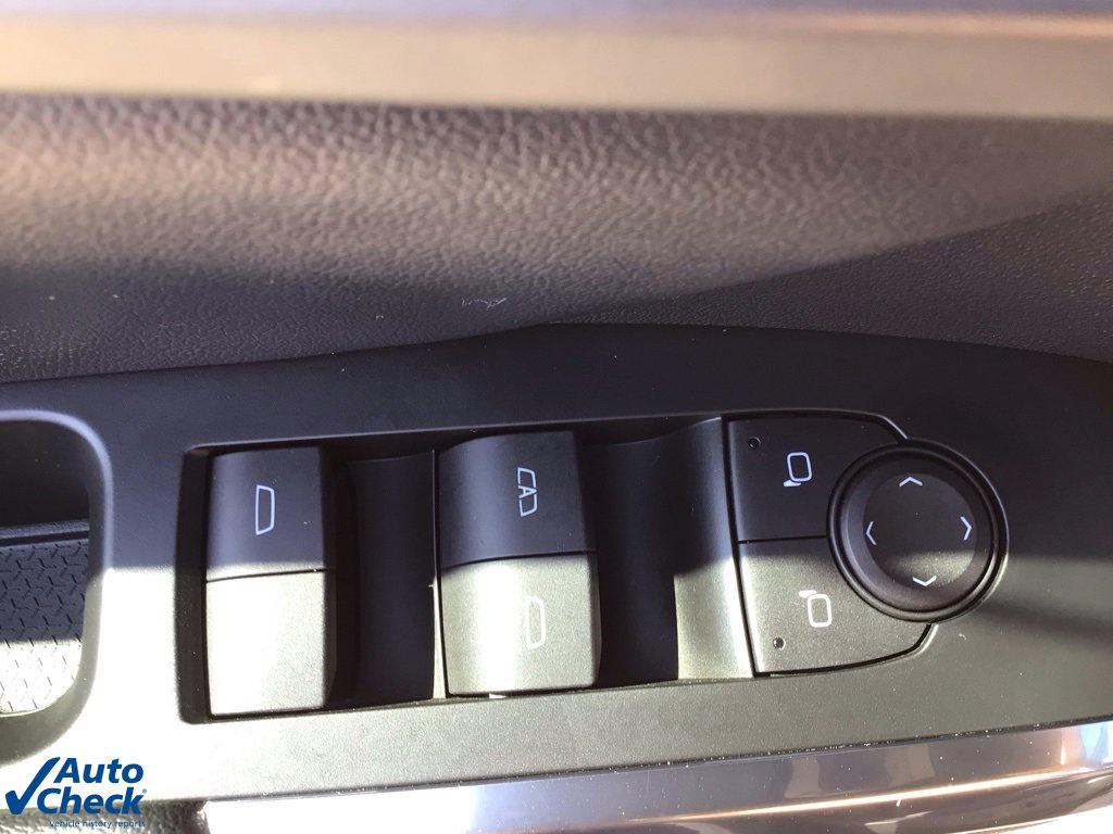 Used 2025 Chevrolet Traverse LT image 28