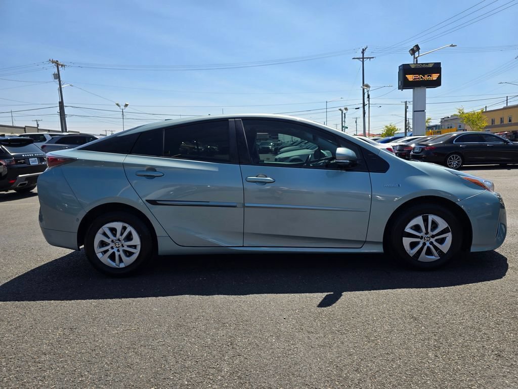 Used 2017 Toyota Prius Four w/ Premium Convenience Package FWD image 5