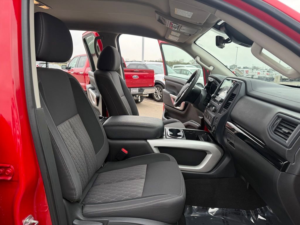 Used 2024 Nissan Titan SV w/ SV Convenience Package image 18