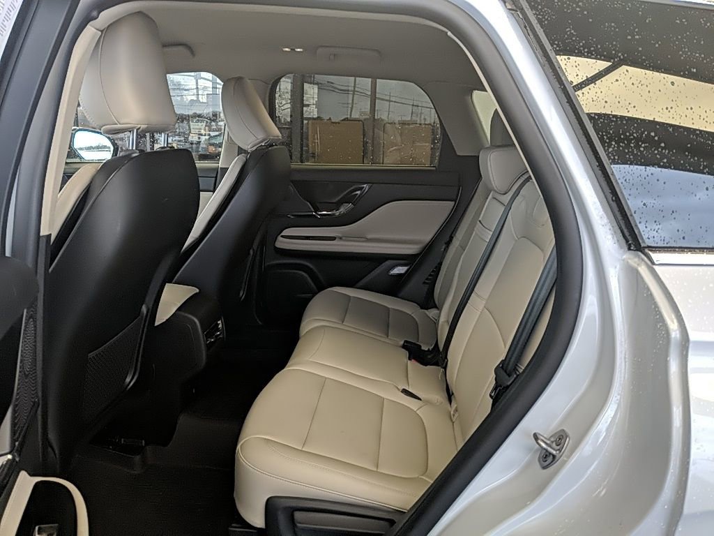 Certified 2025 Lincoln Corsair AWD image 12