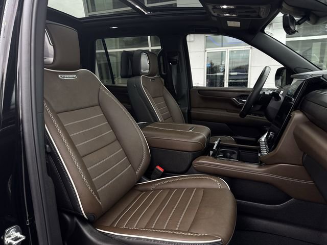 Certified 2025 GMC Yukon Denali Ultimate w/ LPO, Floor Liner Package AWD/4WD image 29