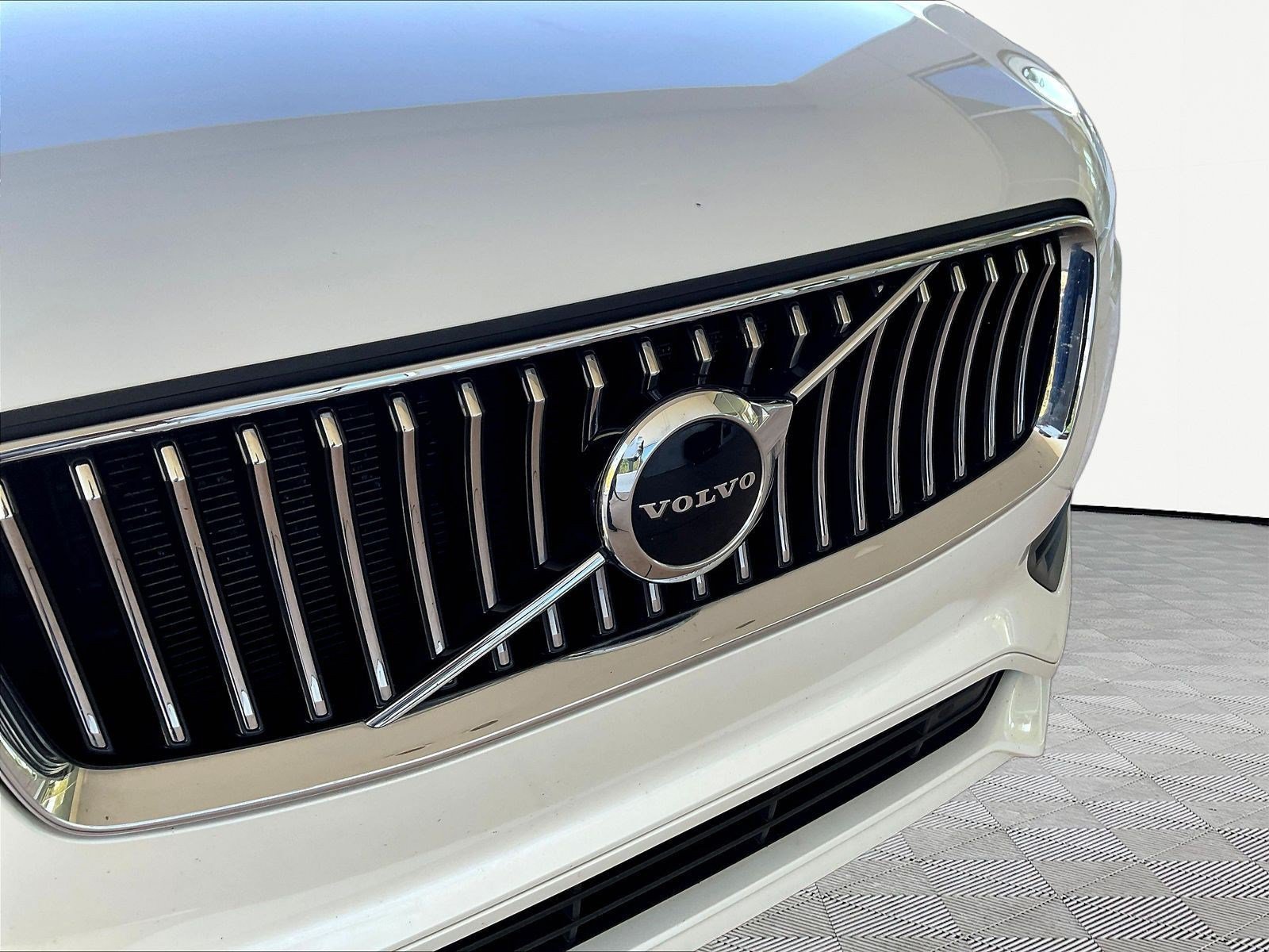 Used 2021 Volvo XC90 T6 Momentum w/ Protection Package Premier AWD/4WD image 32