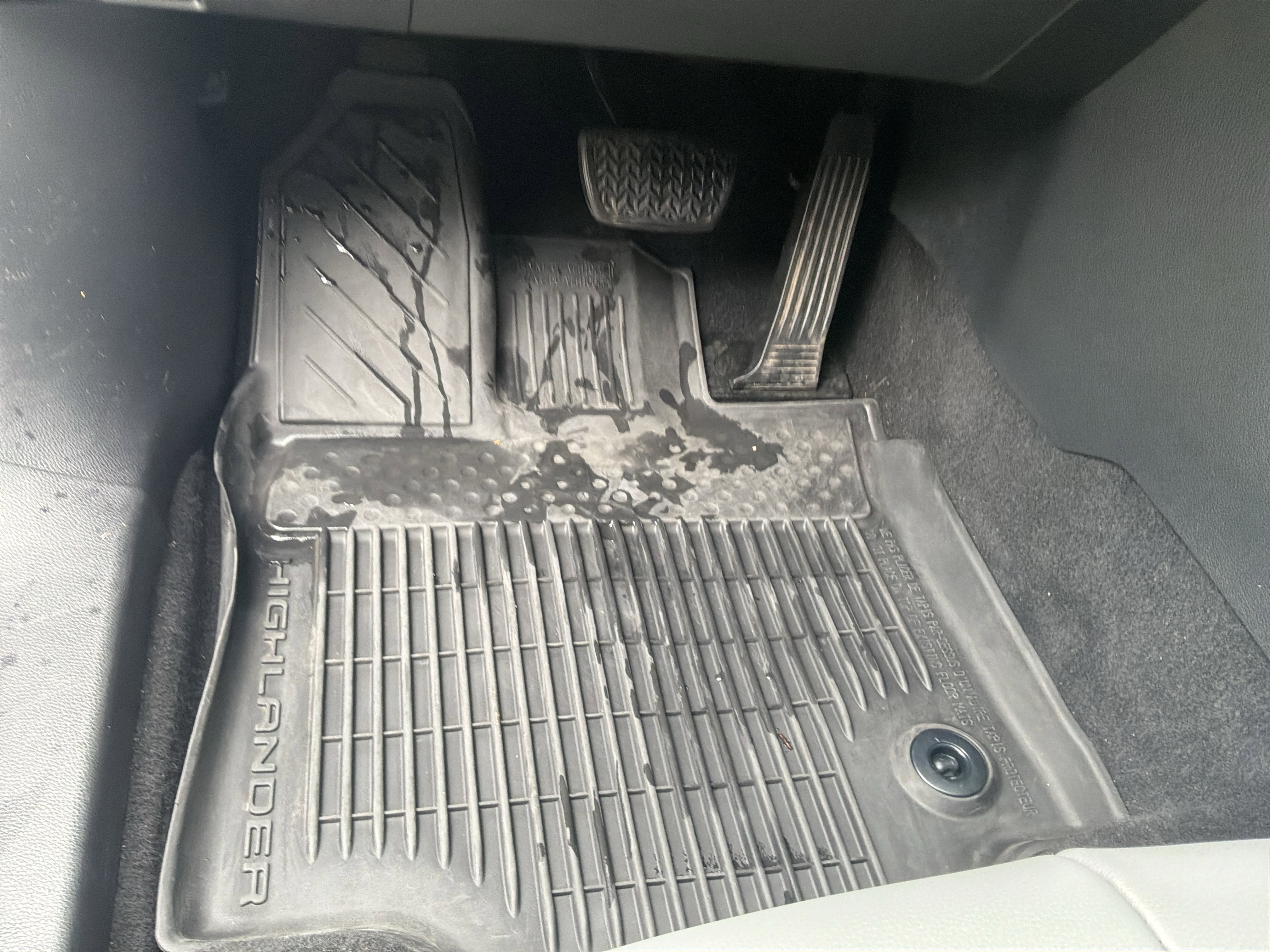 Used 2022 Toyota Highlander XLE FWD image 17