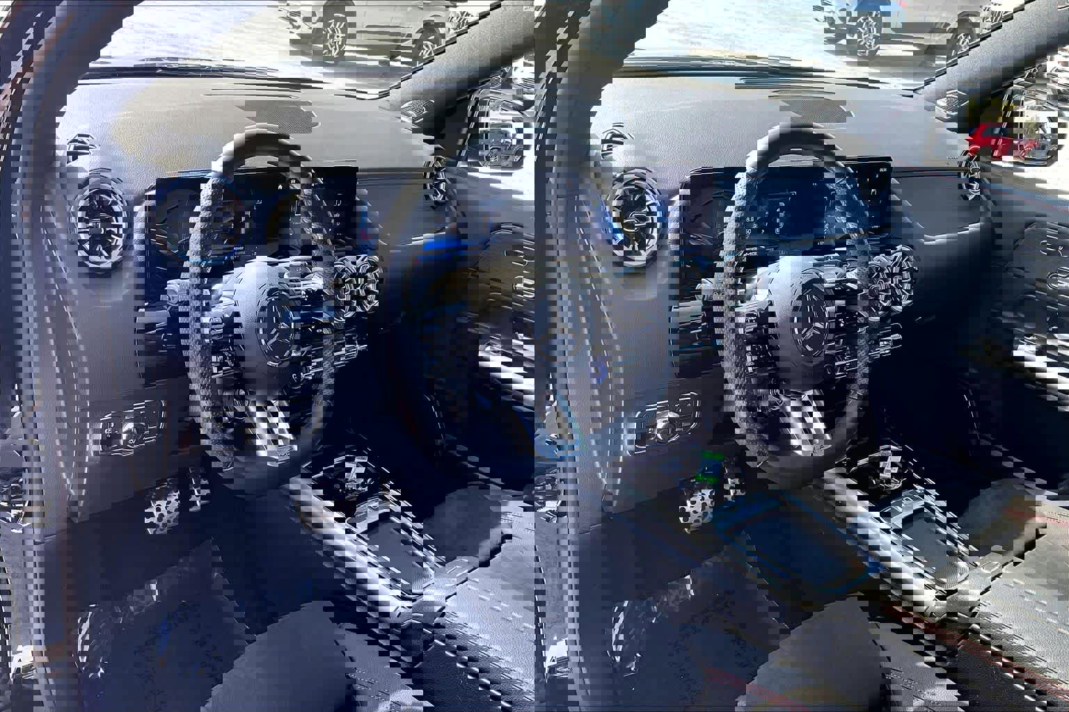 Used 2025 Mercedes-Benz GLA 35 AMG 4MATIC image 18