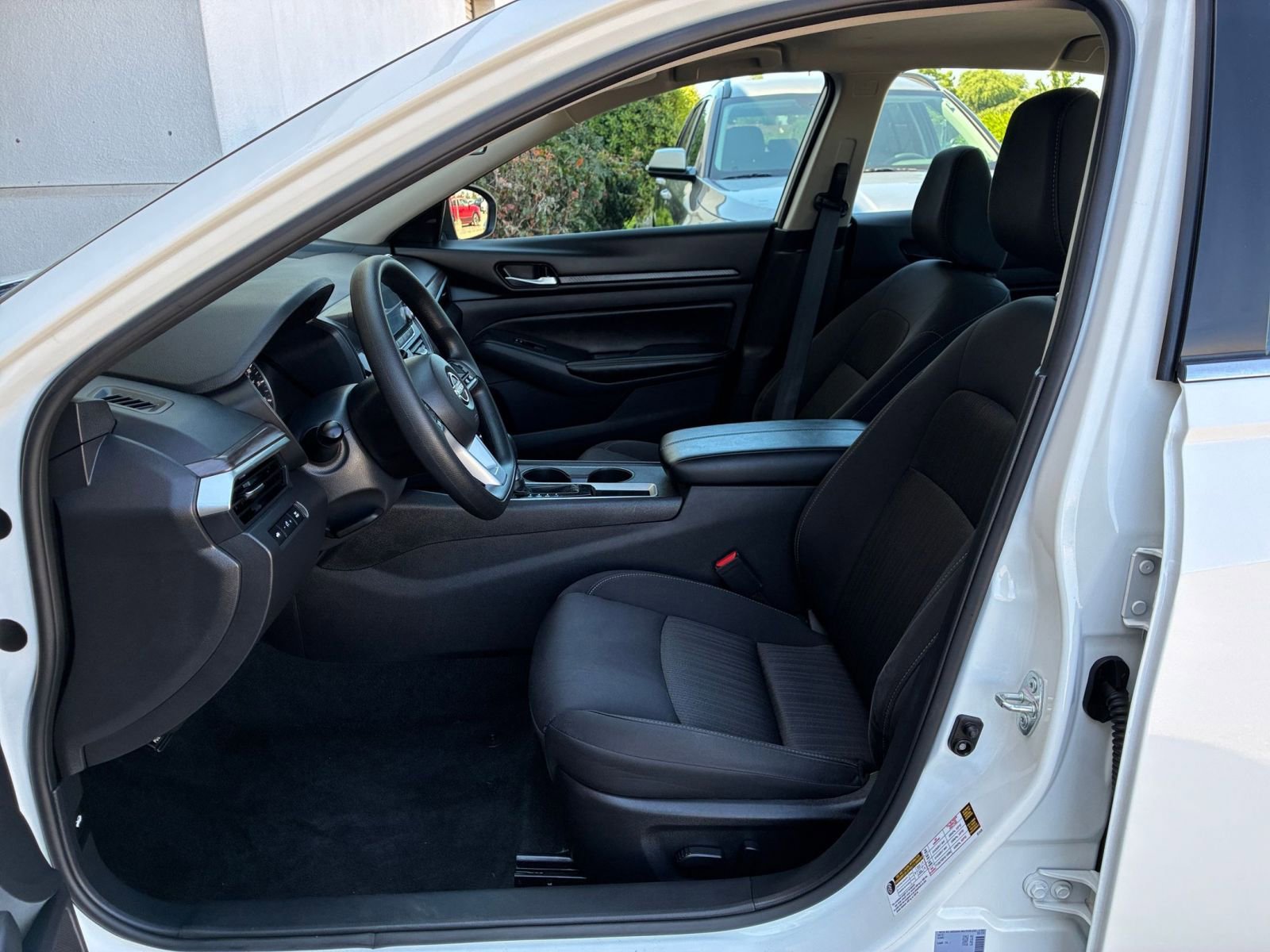 Used 2025 Nissan Altima 2.5 SV FWD image 28