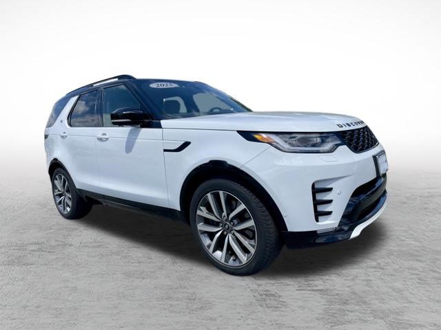 Certified 2025 Land Rover Discovery Dynamic SE AWD/4WD image 3