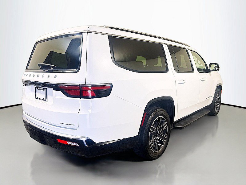 Used 2023 Jeep Wagoneer L Series II AWD/4WD image 7