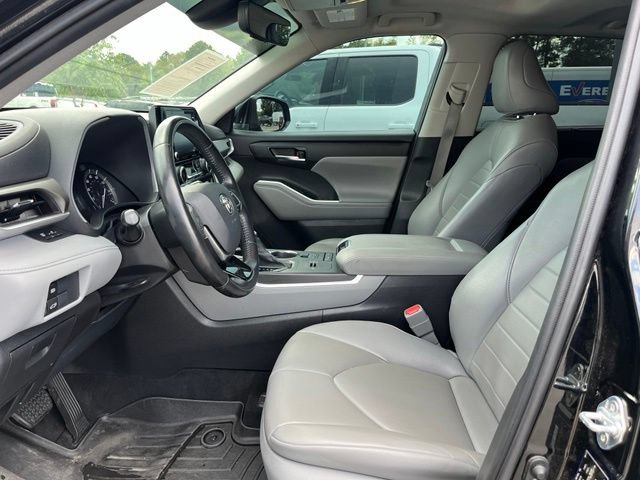 Used 2021 Toyota Highlander XLE FWD image 5