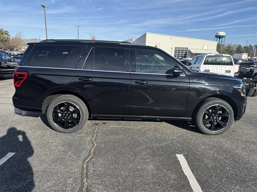 Used 2023 Ford Expedition Limited image 8