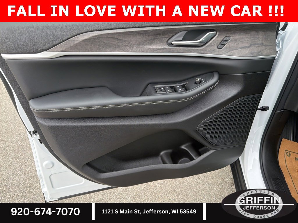 New 2025 Jeep Grand Cherokee L Limited w/ Luxury Tech Group II image 19