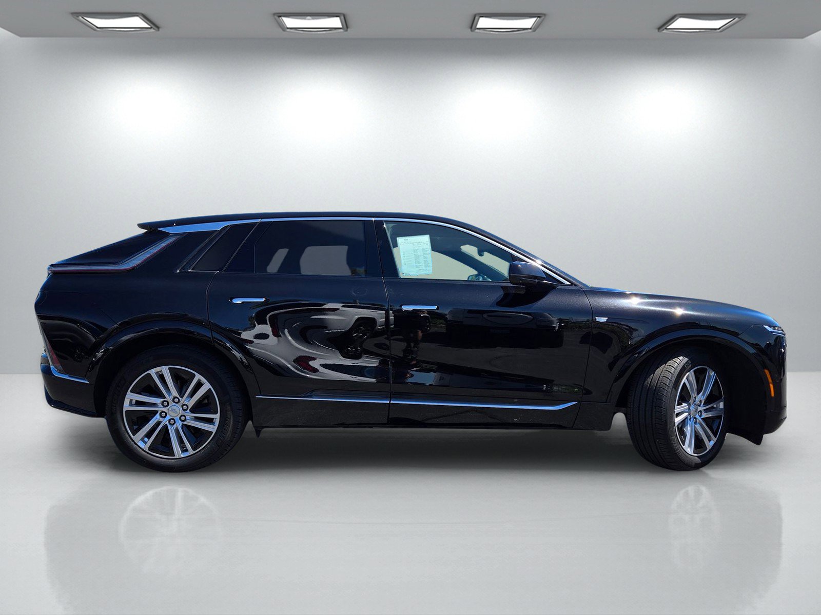 Certified 2024 Cadillac Lyriq Tech w/ Driver Assist Package image 3