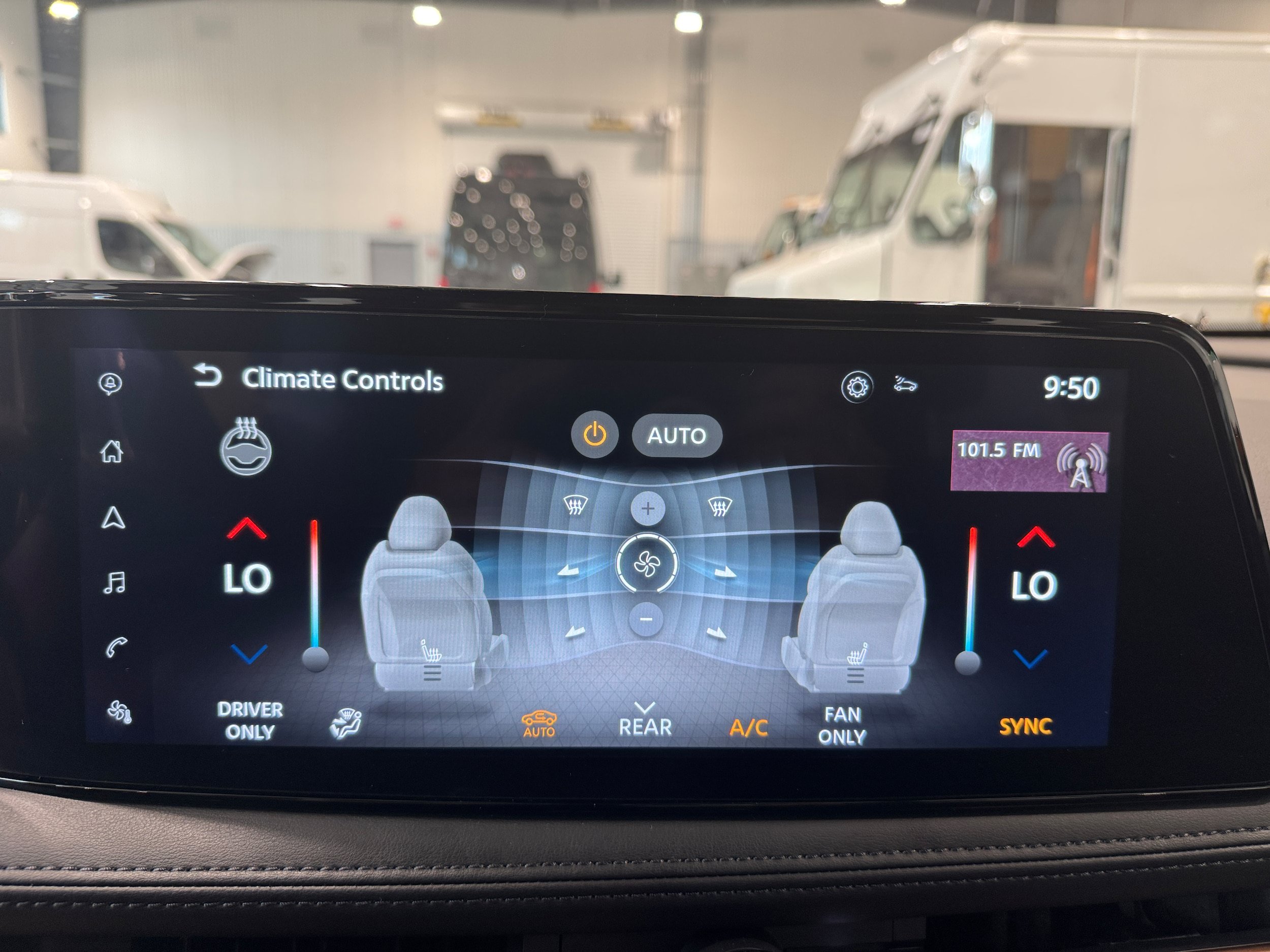 Used 2024 Nissan Ariya AWD image 28