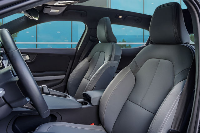 Used 2022 Polestar Polestar 2 w/ Plus Package AWD/4WD image 31