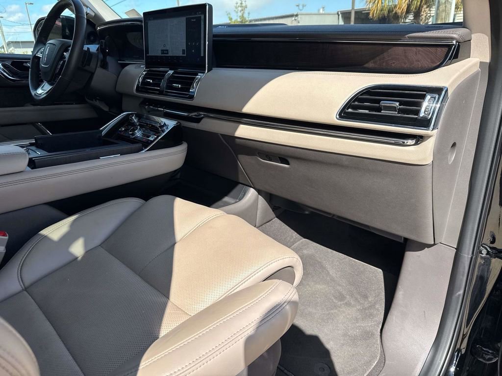 Certified 2024 Lincoln Navigator Reserve image 16