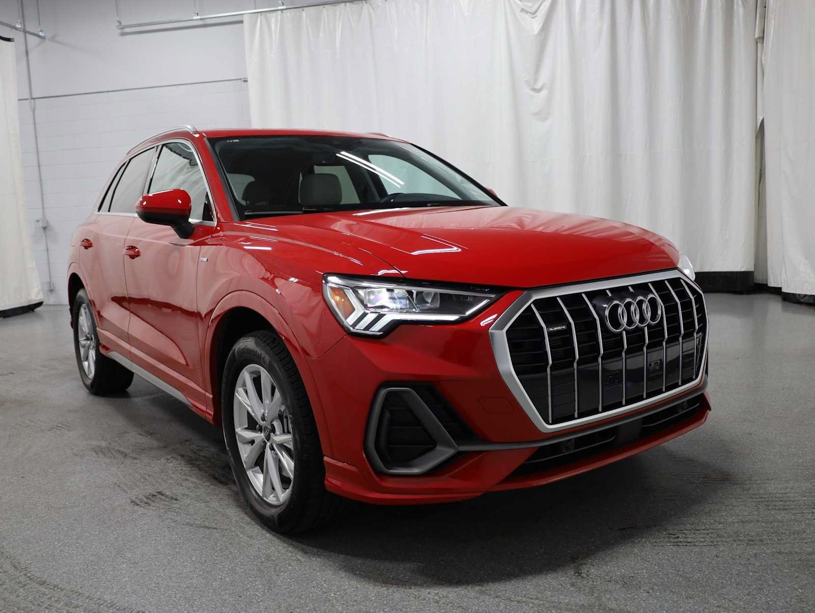 Certified 2025 Audi Q3 2.0T Premium w/ Convenience Package AWD/4WD image 13